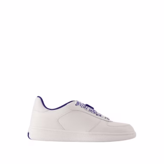 Tenis Burberry de Piel Blancos con Suela de Goma y Detalles Morados